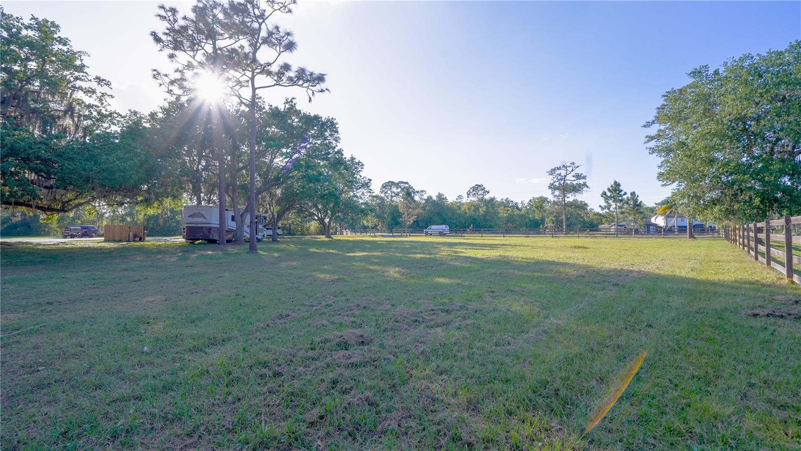 RUNNYMEDE RANCHLANDS UNIT 1 - Land