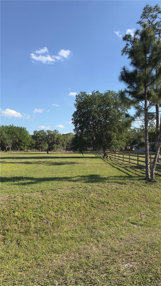 RUNNYMEDE RANCHLANDS UNIT 1 - Land