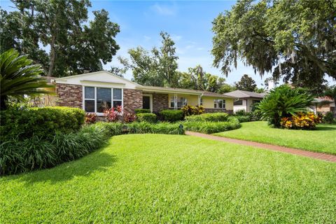 Photo of 1228 Spring Lake Drive, Orlando, FL 32804 (MLS # O6323910) Photo of 1228 Spring Lake Drive, Orlando, FL 32804 (MLS # O6323910)