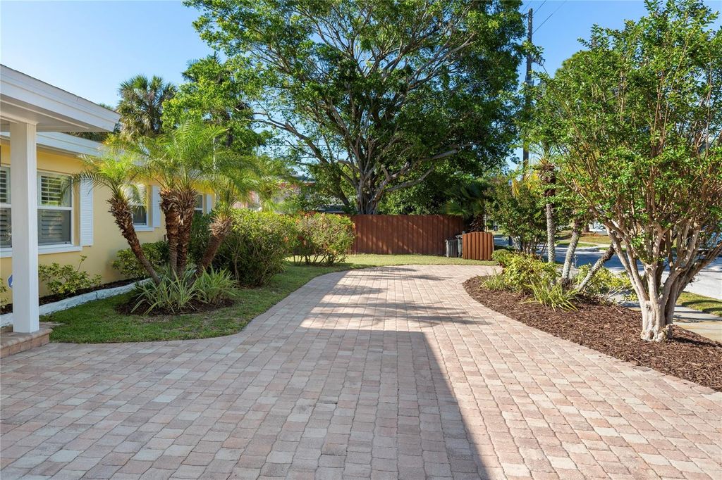Photo of 1110 Varona St, Belleair, FL 33756 (MLS # TB8499630)