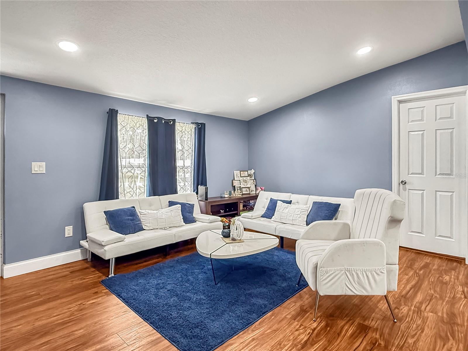 DOMINGO REYES GRANT - Residential
