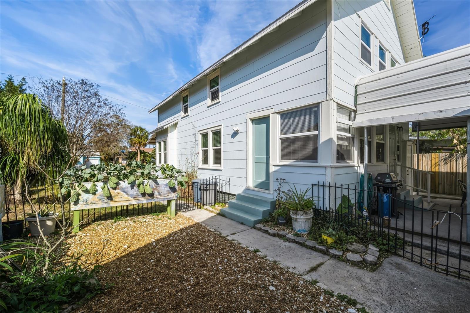 REVISED PLAT/TOWN/NEW PORT RIC - Residential