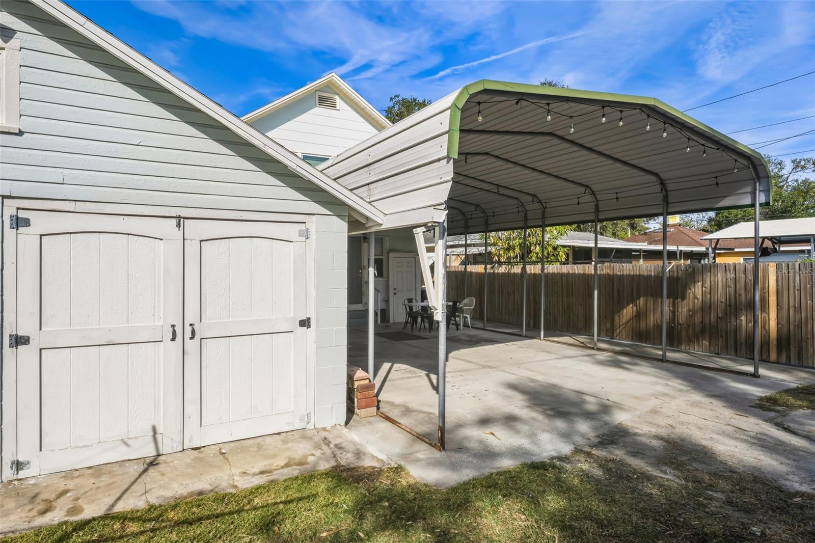 REVISED PLAT/TOWN/NEW PORT RIC - Residential