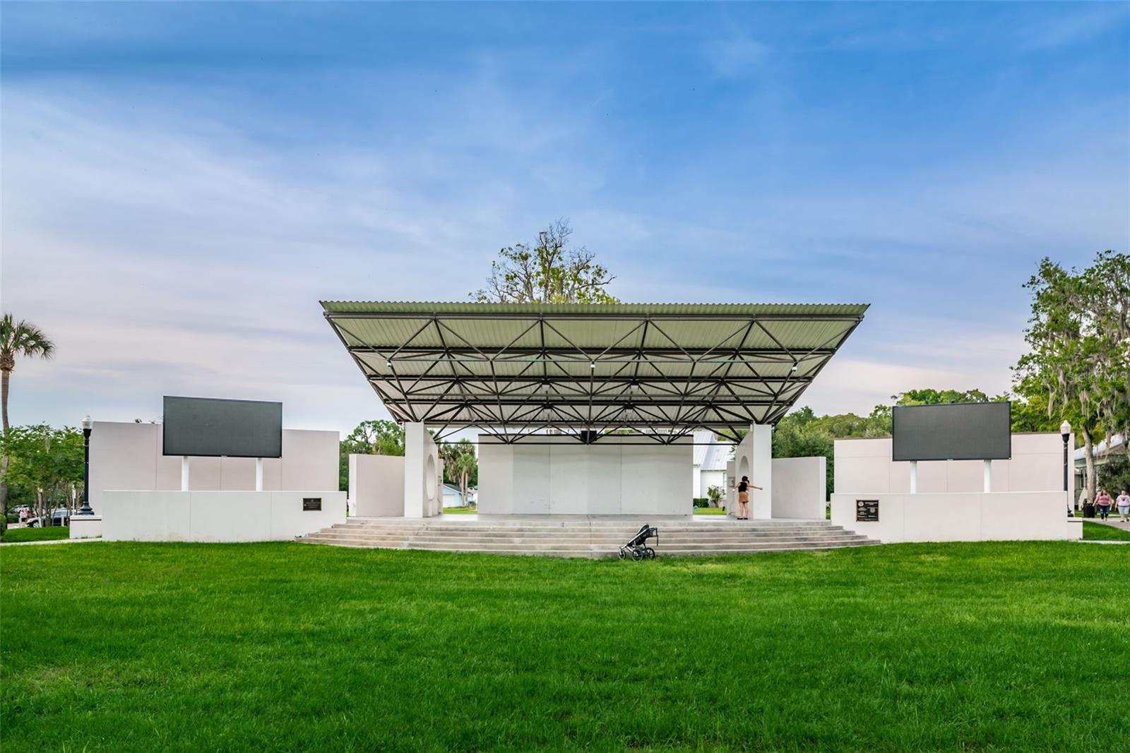 REVISED PLAT/TOWN/NEW PORT RIC - Residential