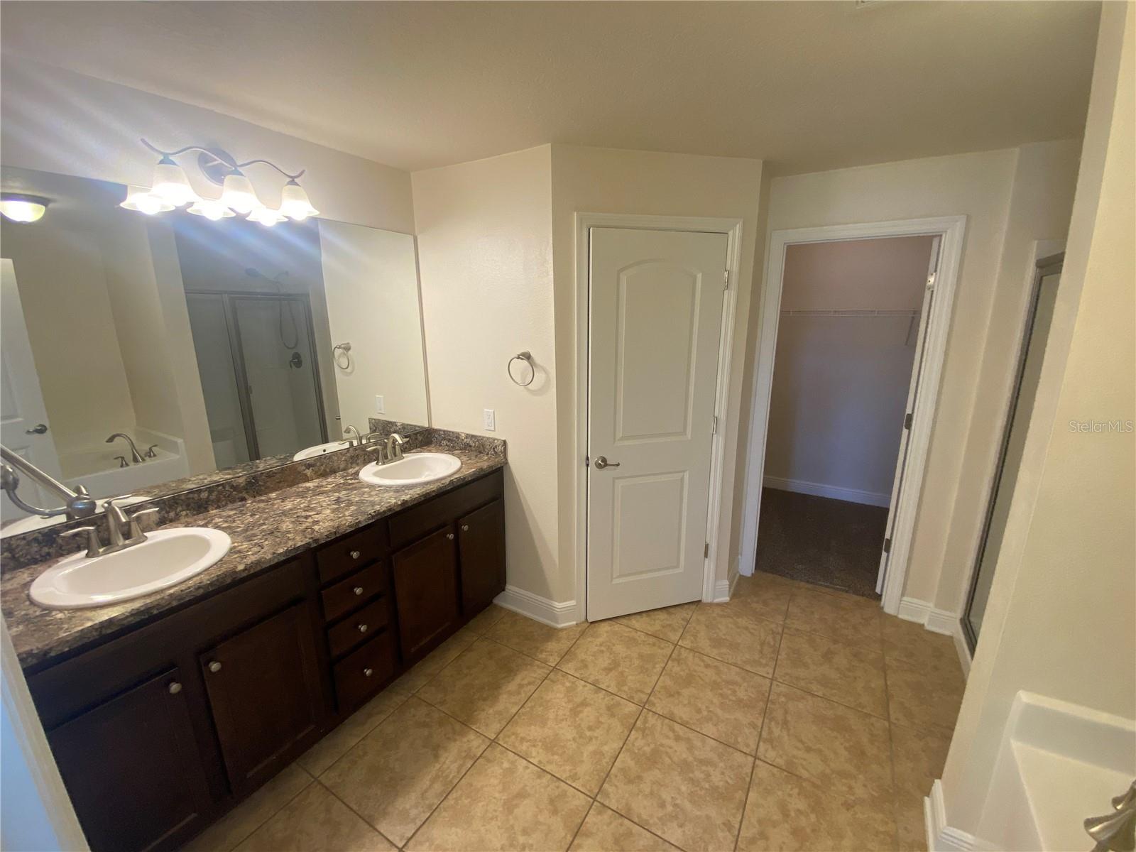 LEESBURG ASHTON WOODS - Residential Lease