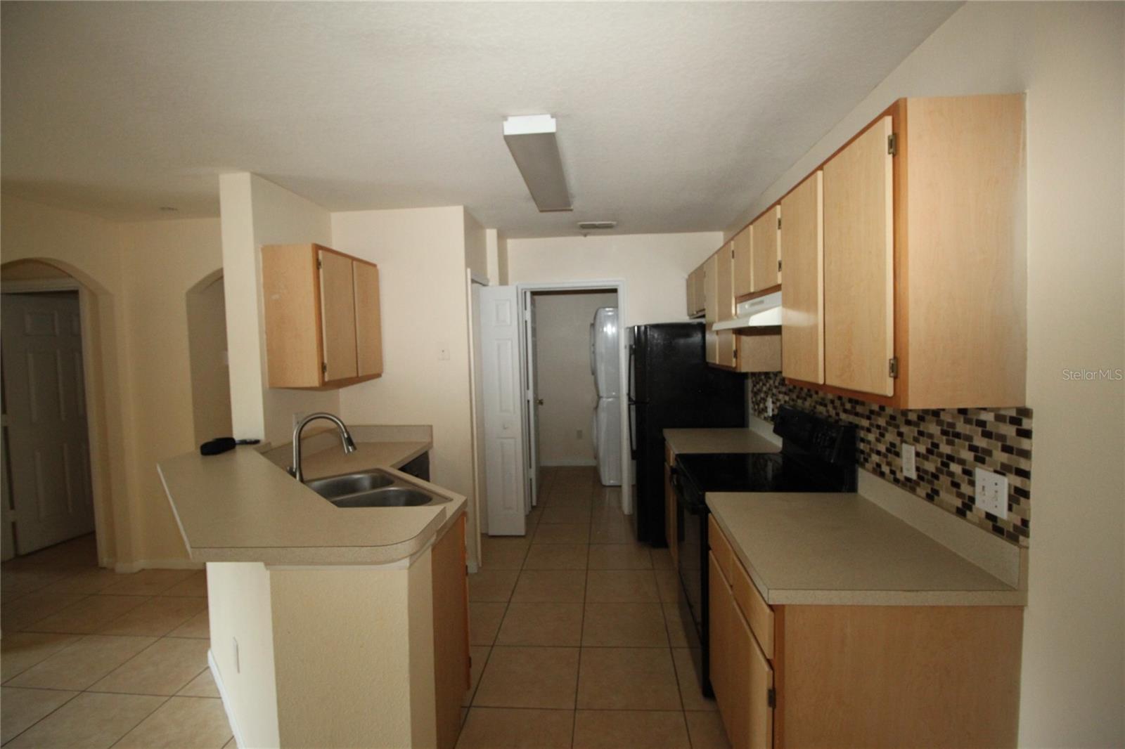 COURTNEY LNDG - Residential Lease