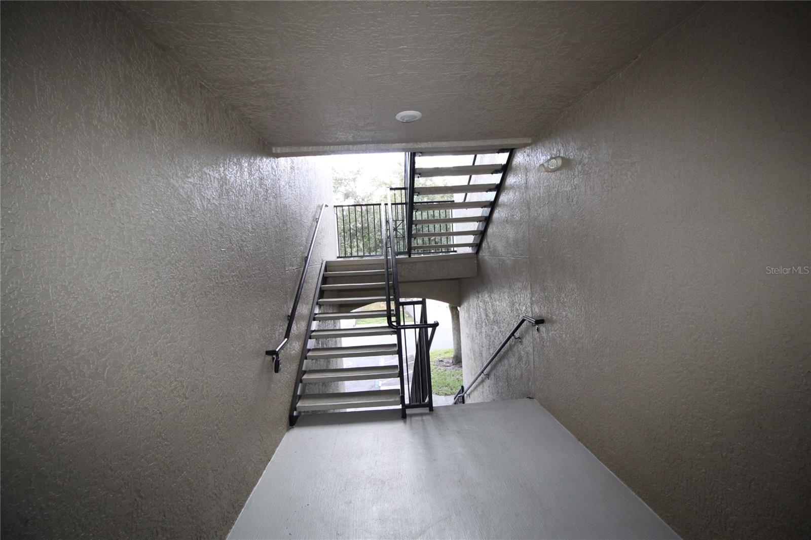 COURTNEY LNDG - Residential Lease