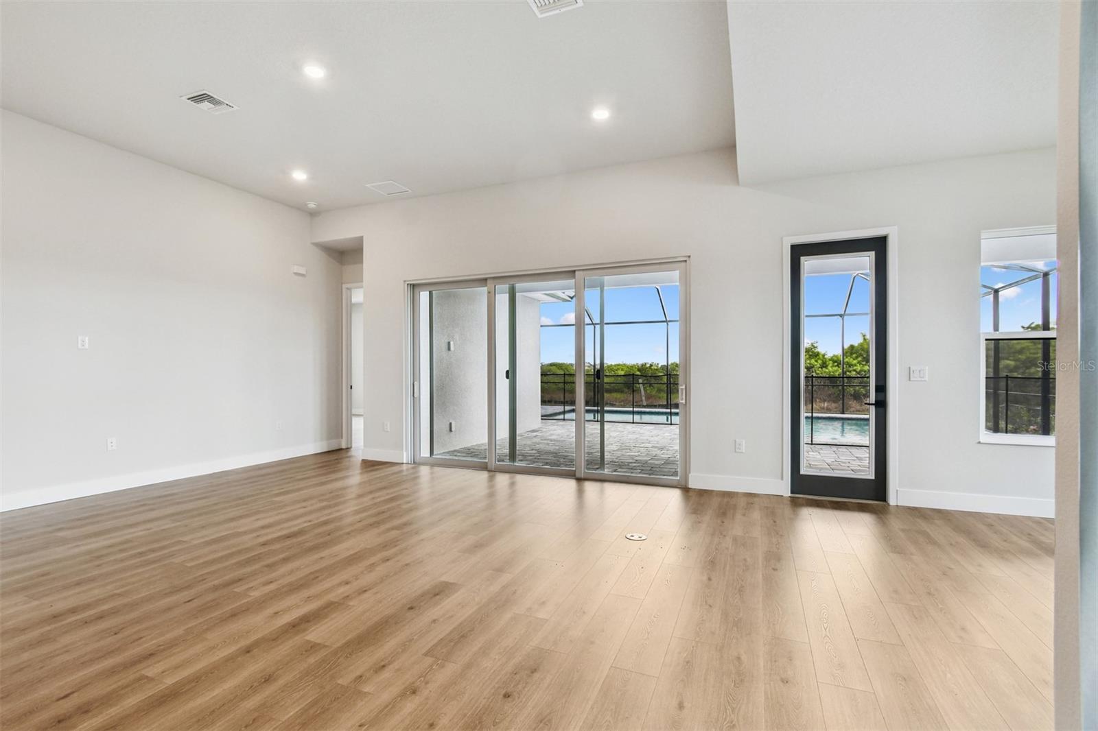 PALMERA AT WELLEN PARK - Residential