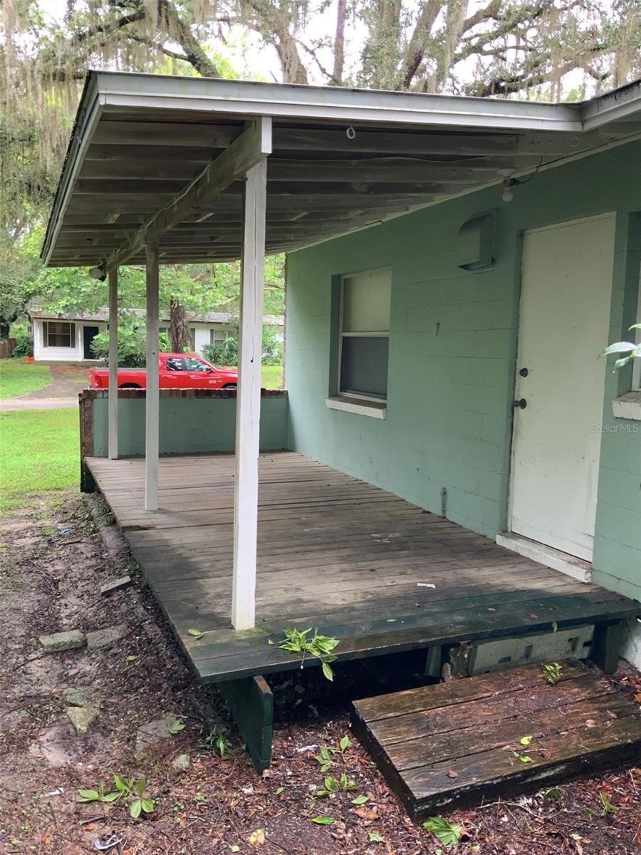 GOLF CLUB MANOR - Residential Lease