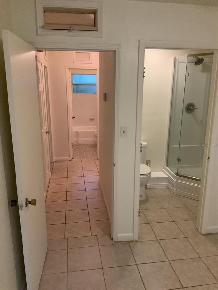 GOLF CLUB MANOR - Residential Lease