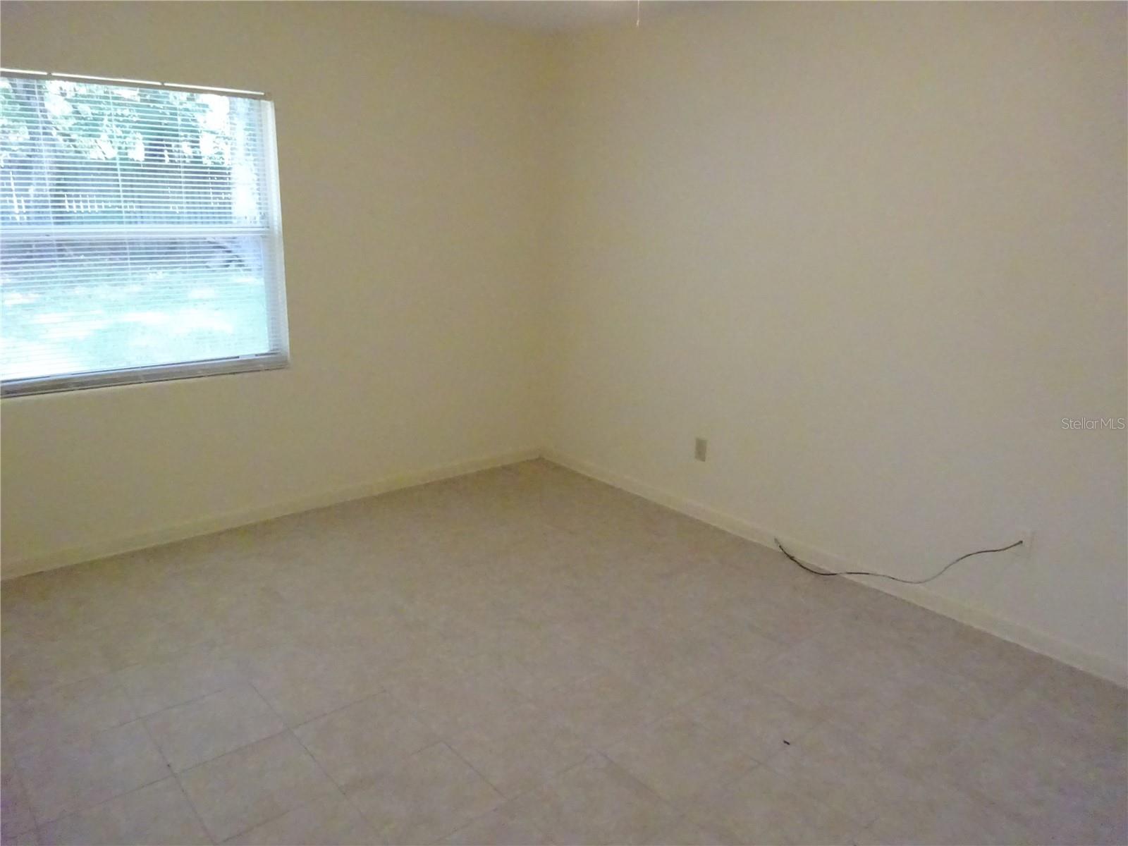 GOLF CLUB MANOR - Residential Lease