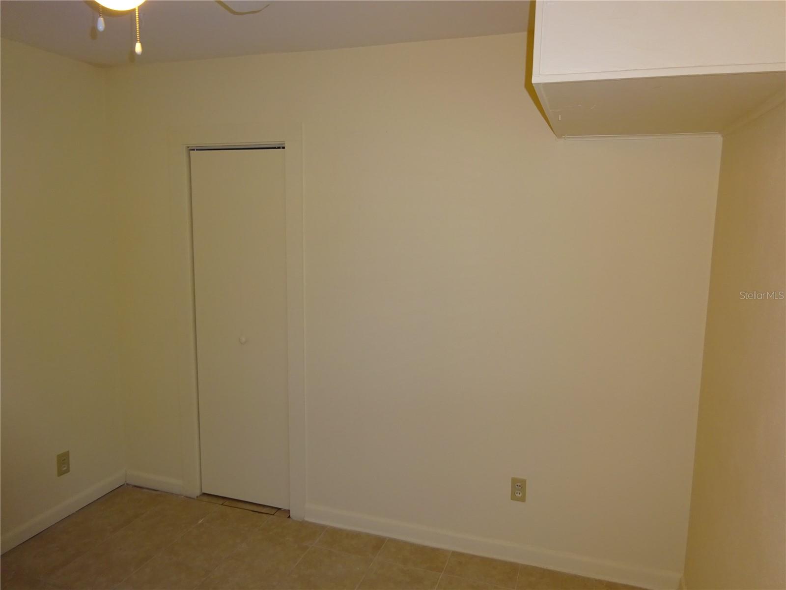 GOLF CLUB MANOR - Residential Lease