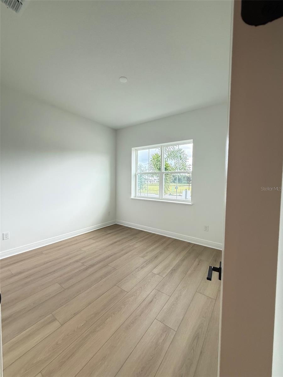 1020 GLORYLAND COURT