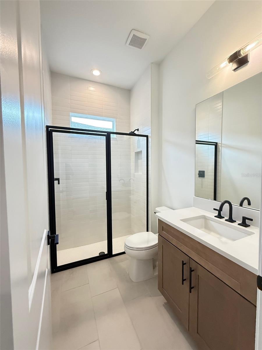 1020 GLORYLAND COURT