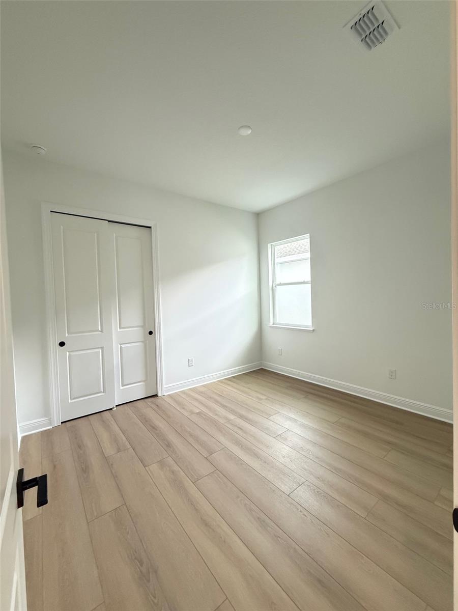 1020 GLORYLAND COURT