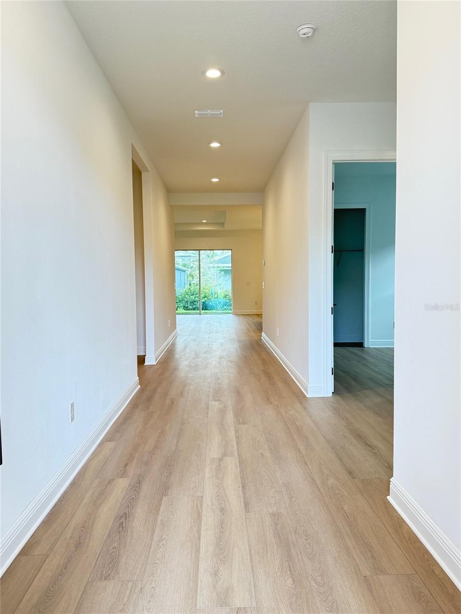 1020 GLORYLAND COURT