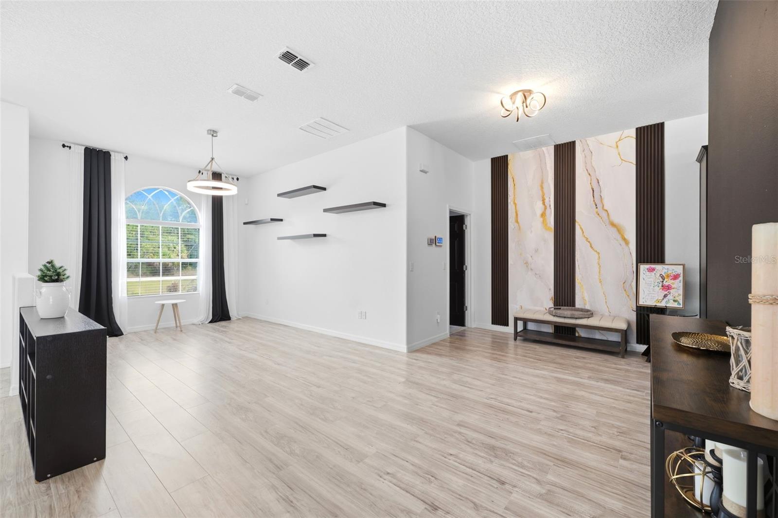 ROYAL HIGHLANDS - Residential