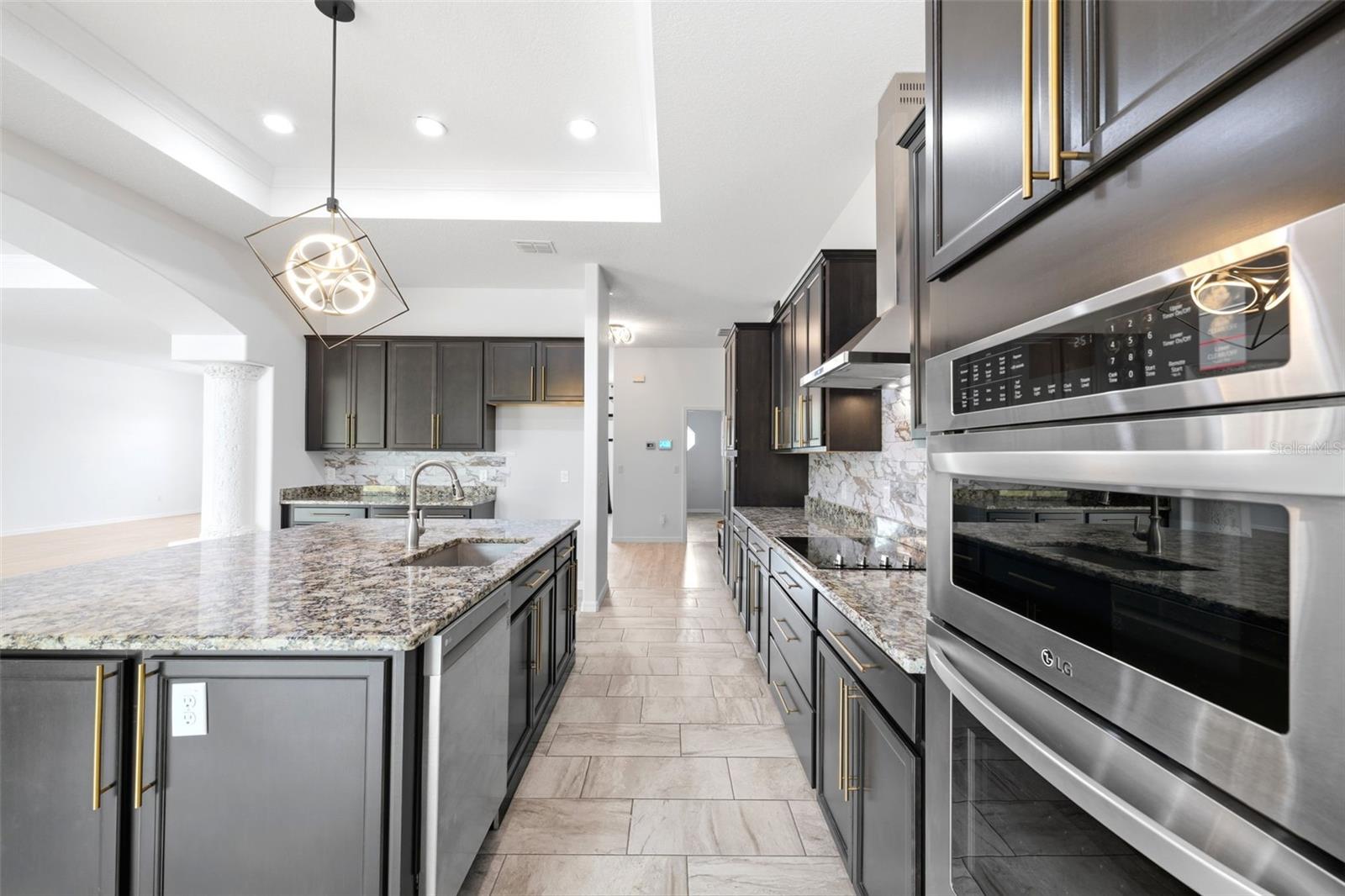 ROYAL HIGHLANDS - Residential