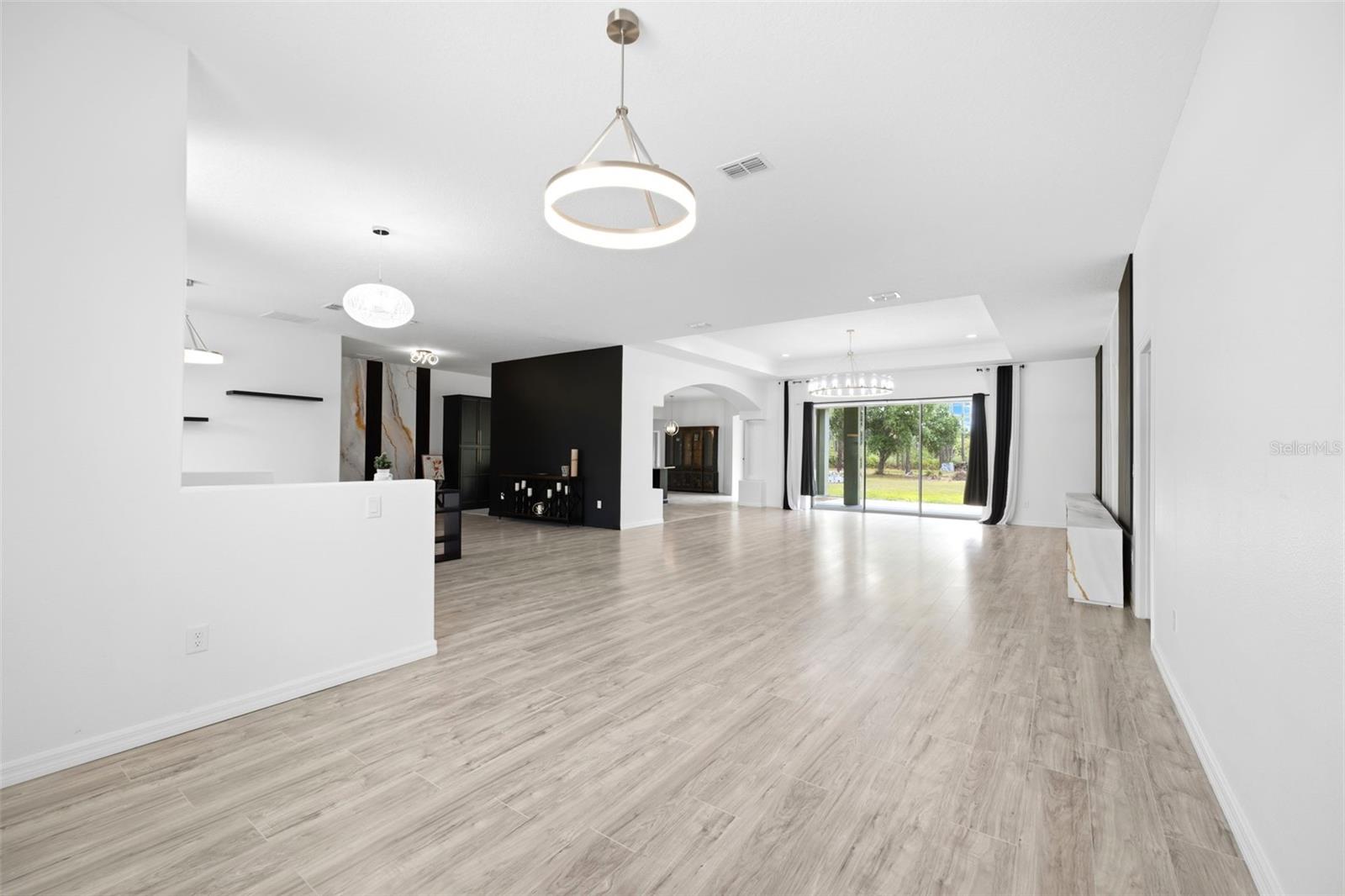 ROYAL HIGHLANDS - Residential