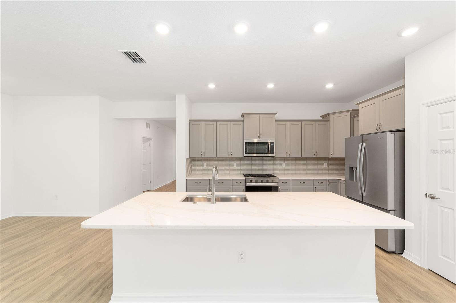 ON TOP OF THE WORLD - Residential