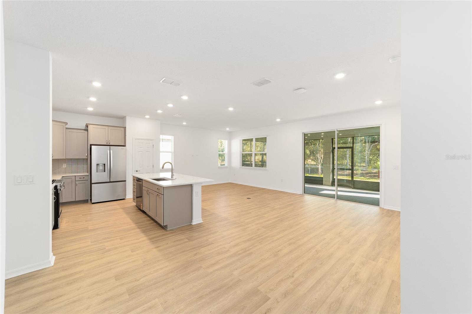 ON TOP OF THE WORLD - Residential