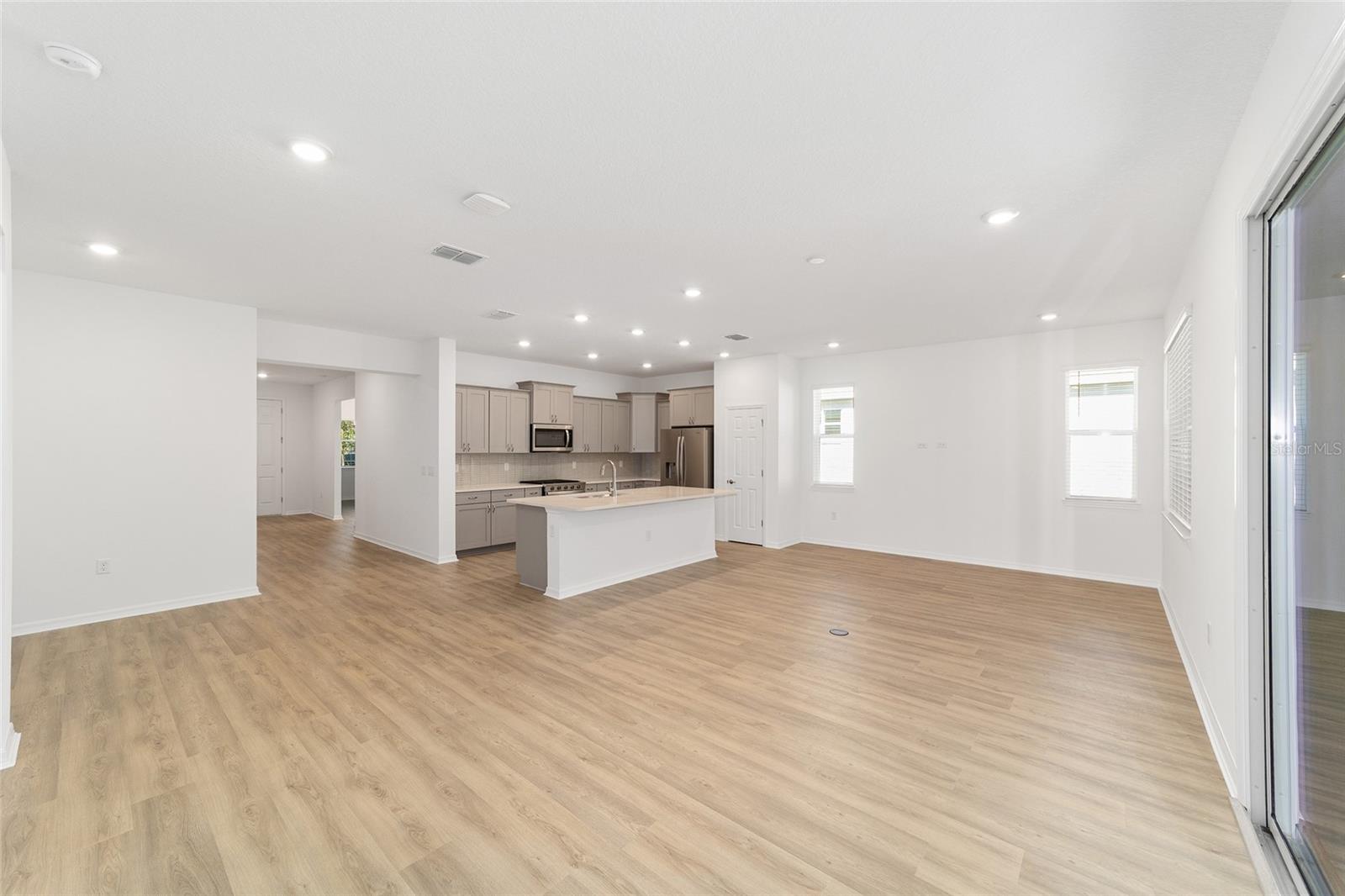 ON TOP OF THE WORLD - Residential