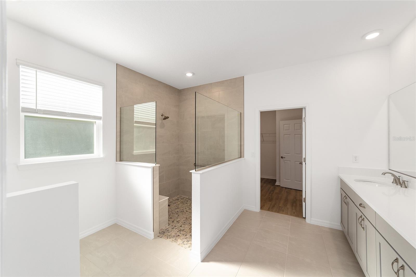 ON TOP OF THE WORLD - Residential