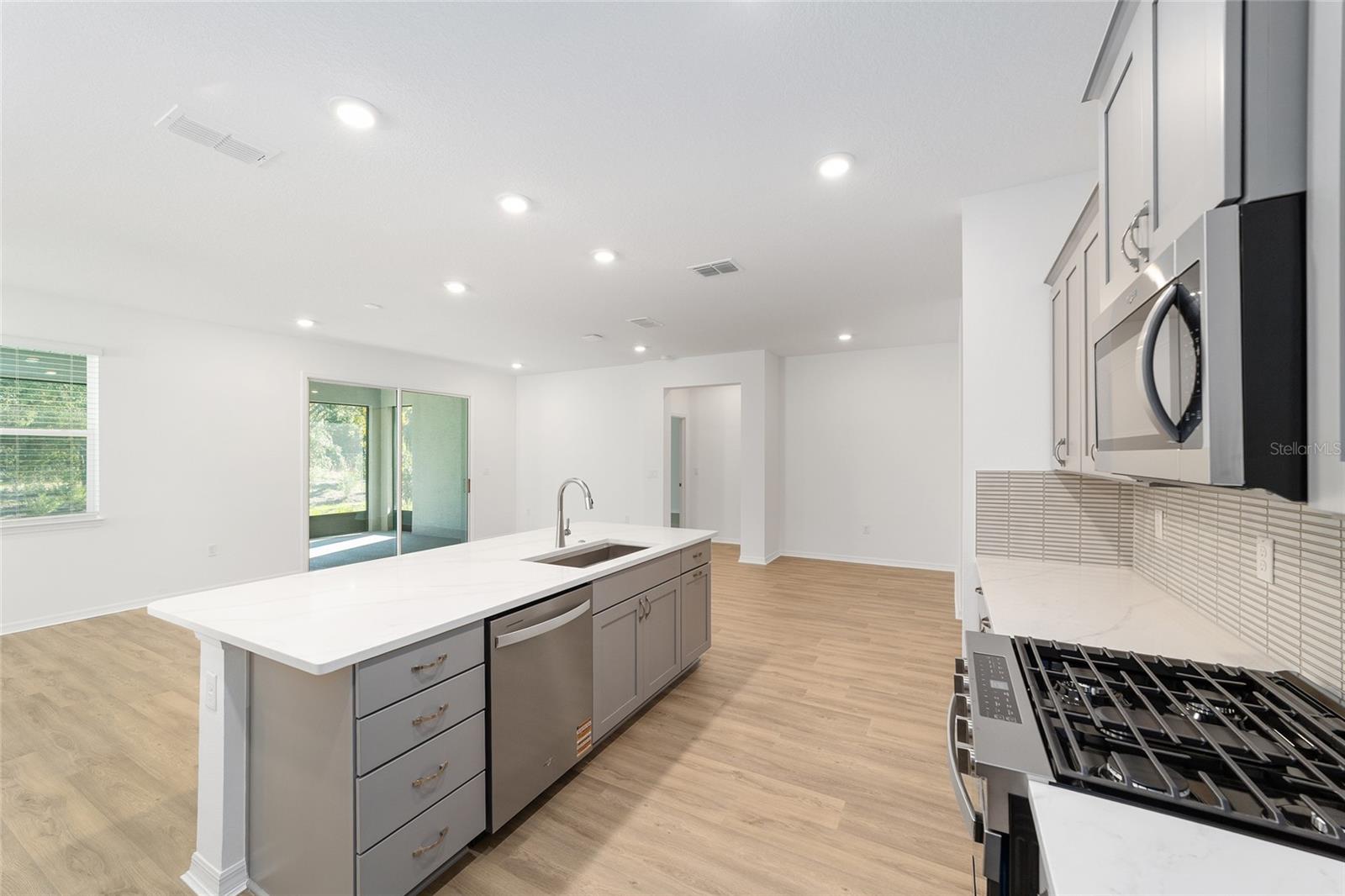 ON TOP OF THE WORLD - Residential