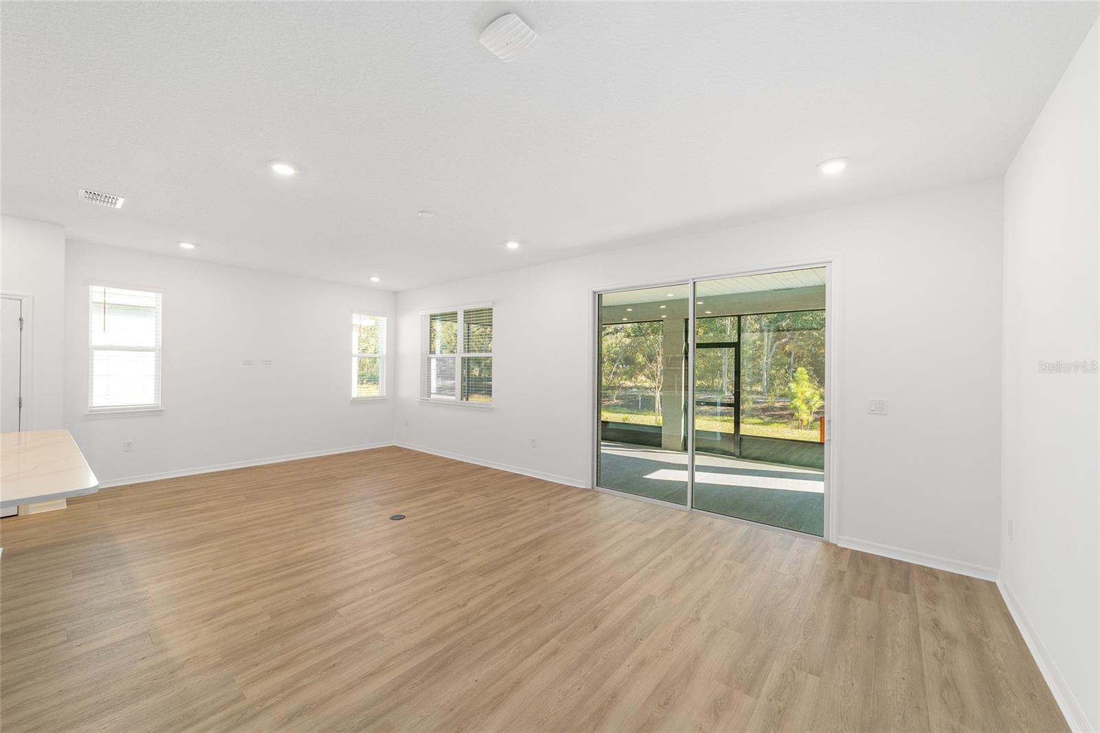 ON TOP OF THE WORLD - Residential