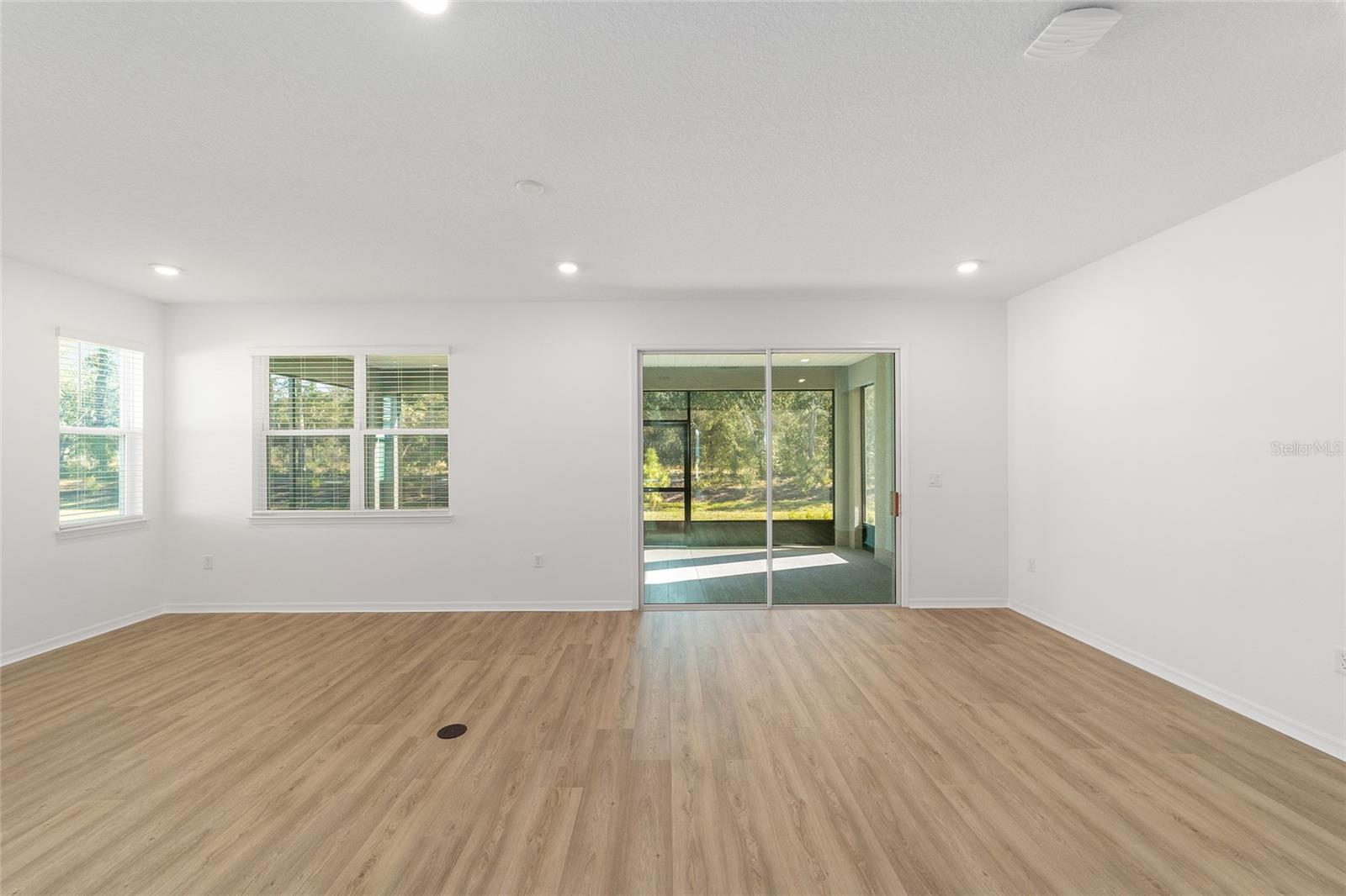 ON TOP OF THE WORLD - Residential