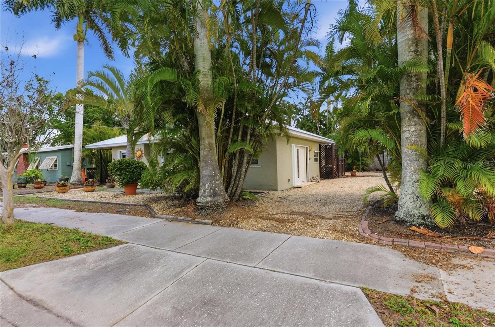 521 W OLYMPIA AVENUE