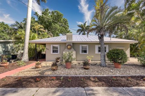 Photo of 521 W Olympia Avenue, Punta Gorda, FL 33950 (MLS # C7522980)