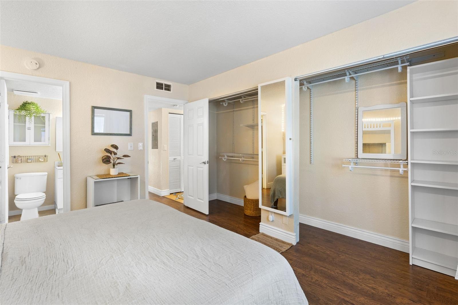 LA COSTA BRAVA LAKESIDE - Residential