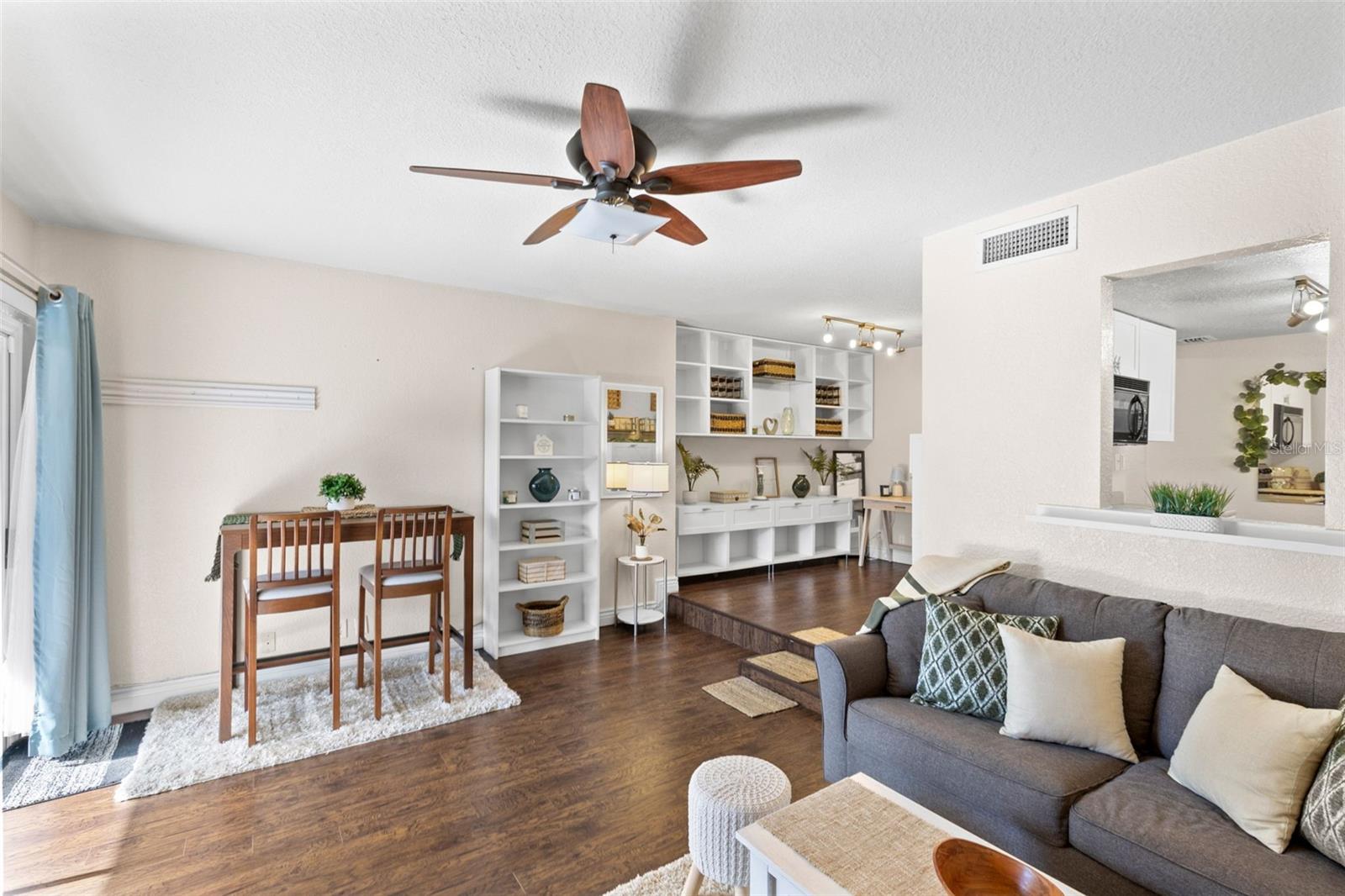 LA COSTA BRAVA LAKESIDE - Residential