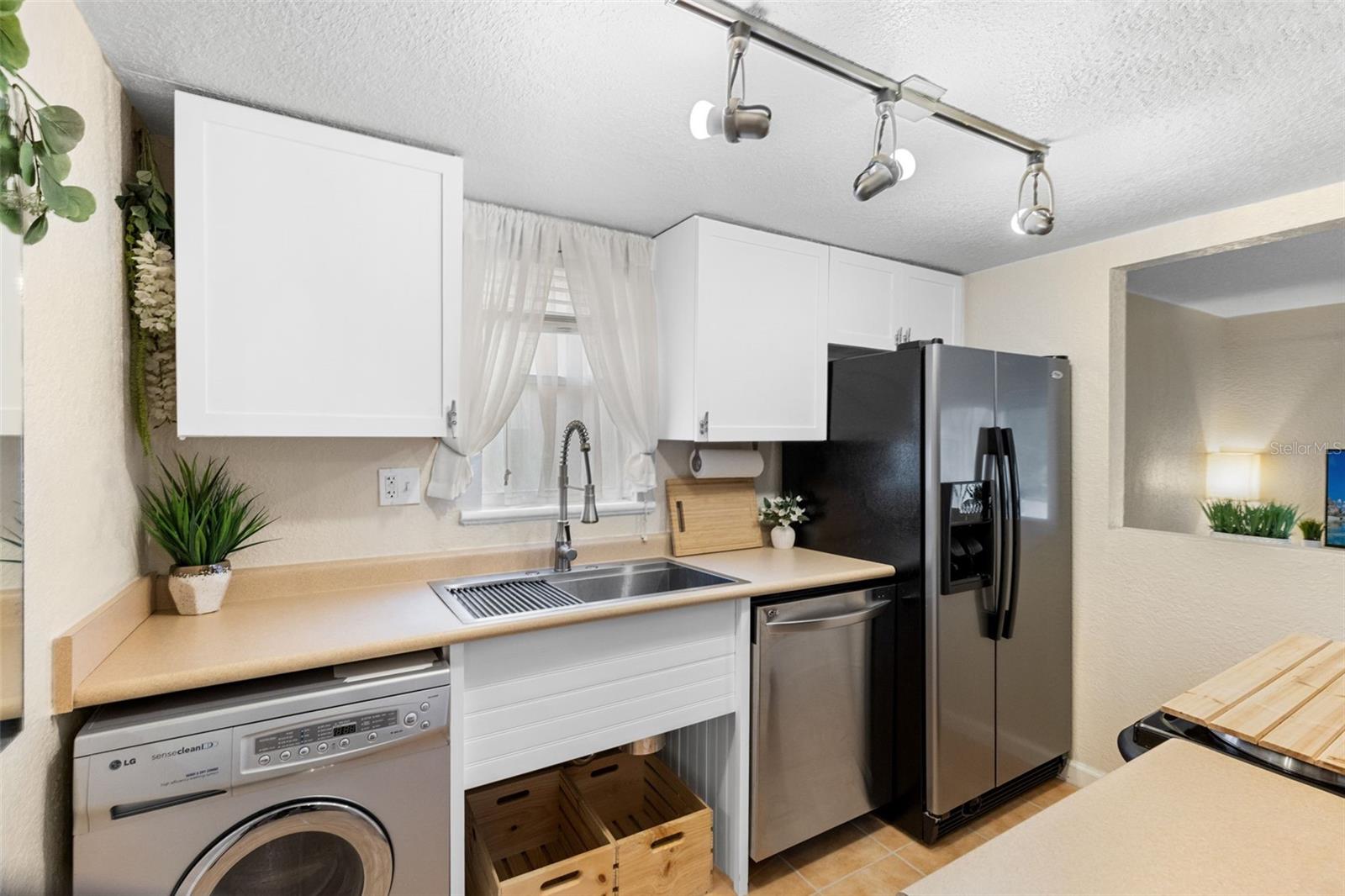 LA COSTA BRAVA LAKESIDE - Residential