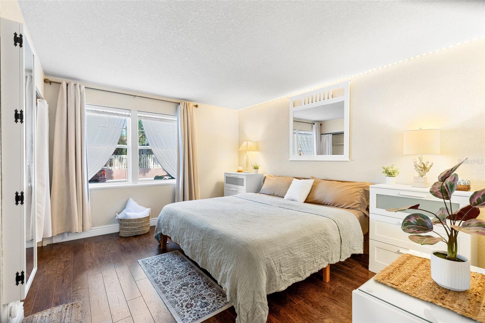 LA COSTA BRAVA LAKESIDE - Residential