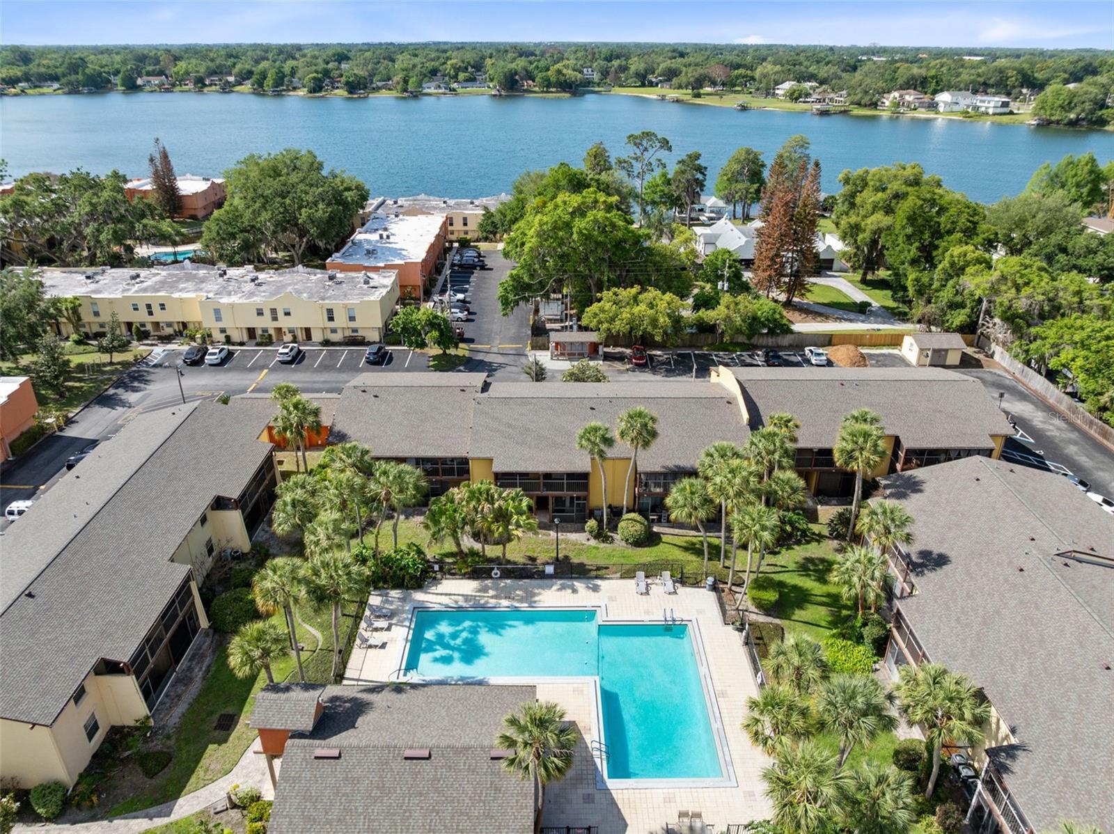 LA COSTA BRAVA LAKESIDE - Residential