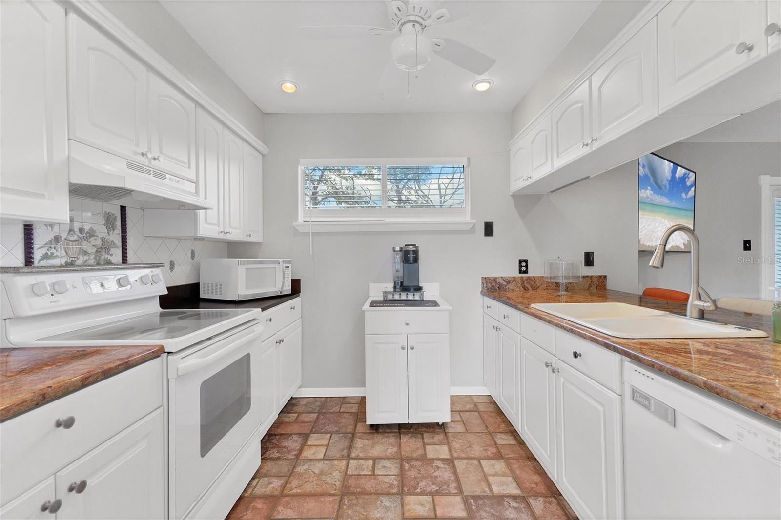 HIDDEN HOLLOW - Residential