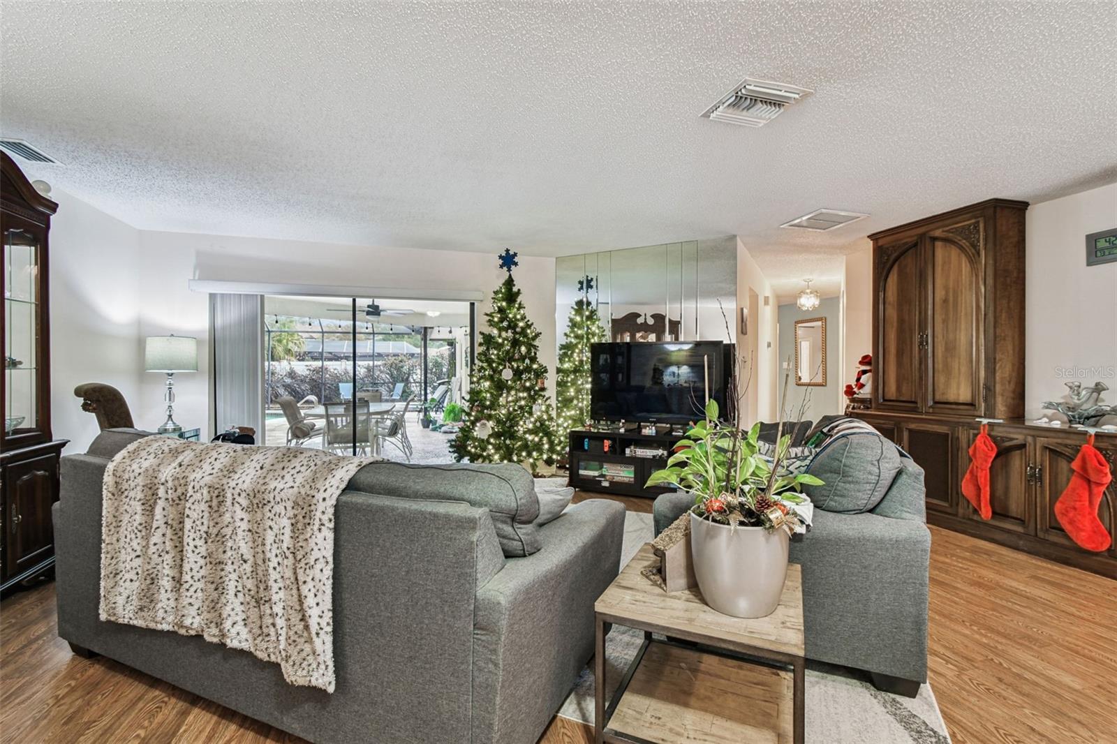 DOVE HOLLOW-UNIT I - Residential