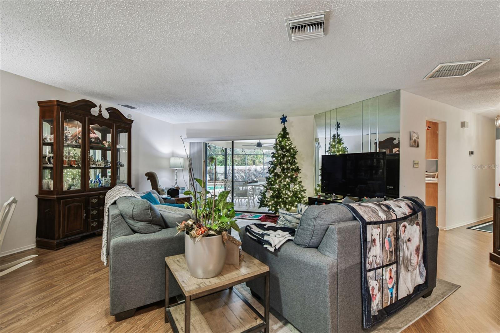 DOVE HOLLOW-UNIT I - Residential