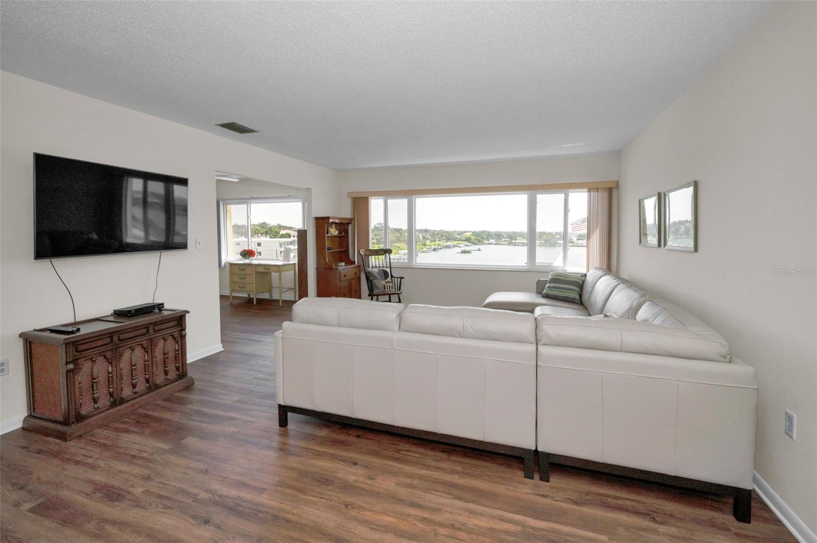 HARBOUR CLUB CONDO 3 - Residential