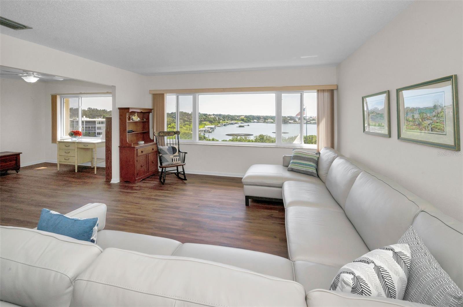 HARBOUR CLUB CONDO 3 - Residential