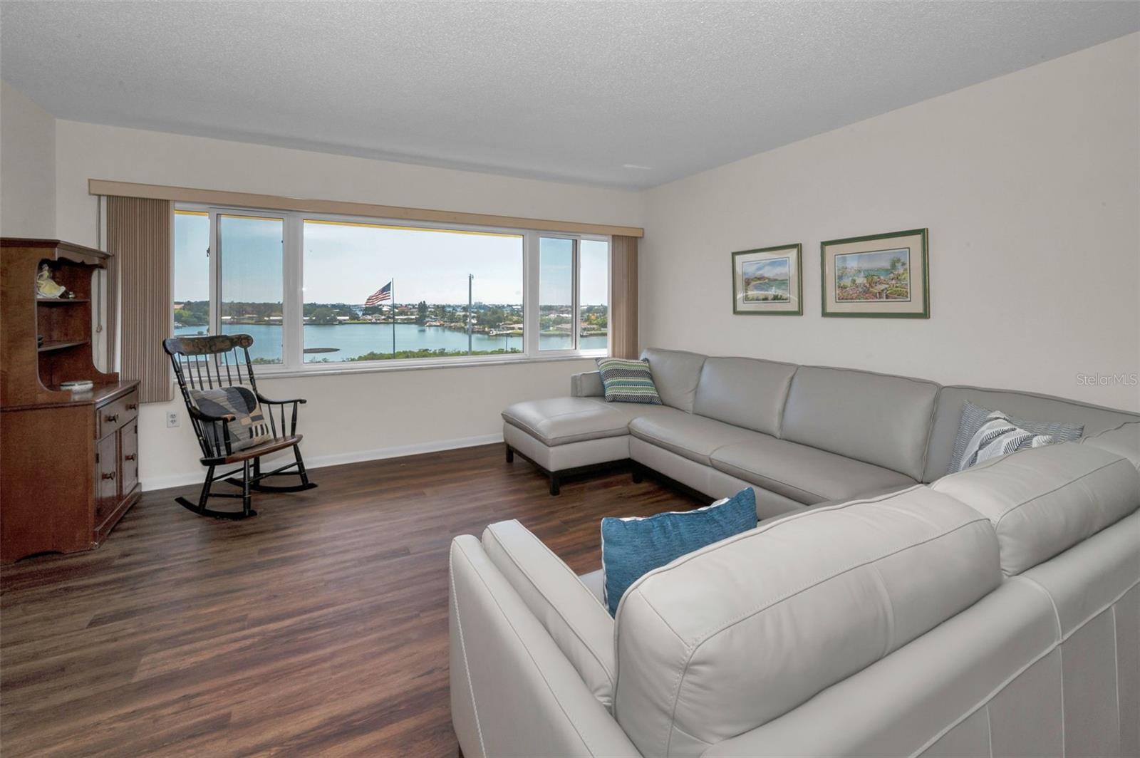 HARBOUR CLUB CONDO 3 - Residential