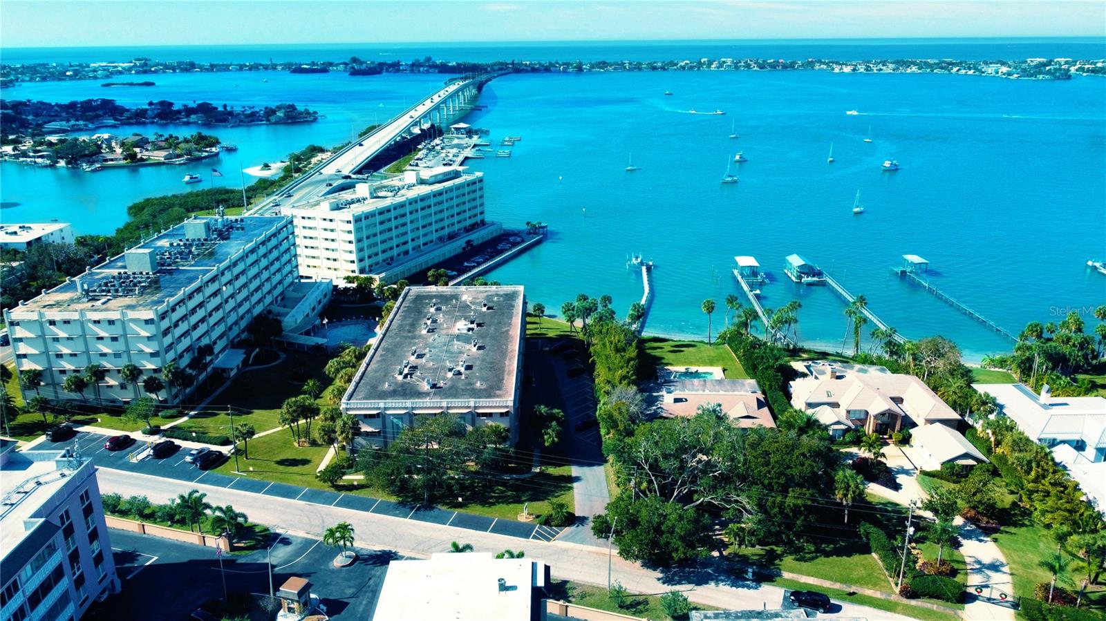 HARBOUR CLUB CONDO 3 - Residential