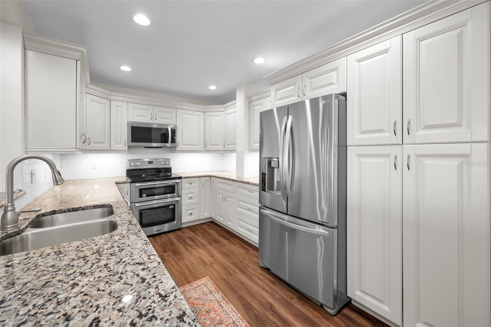 HARBOUR CLUB CONDO 3 - Residential