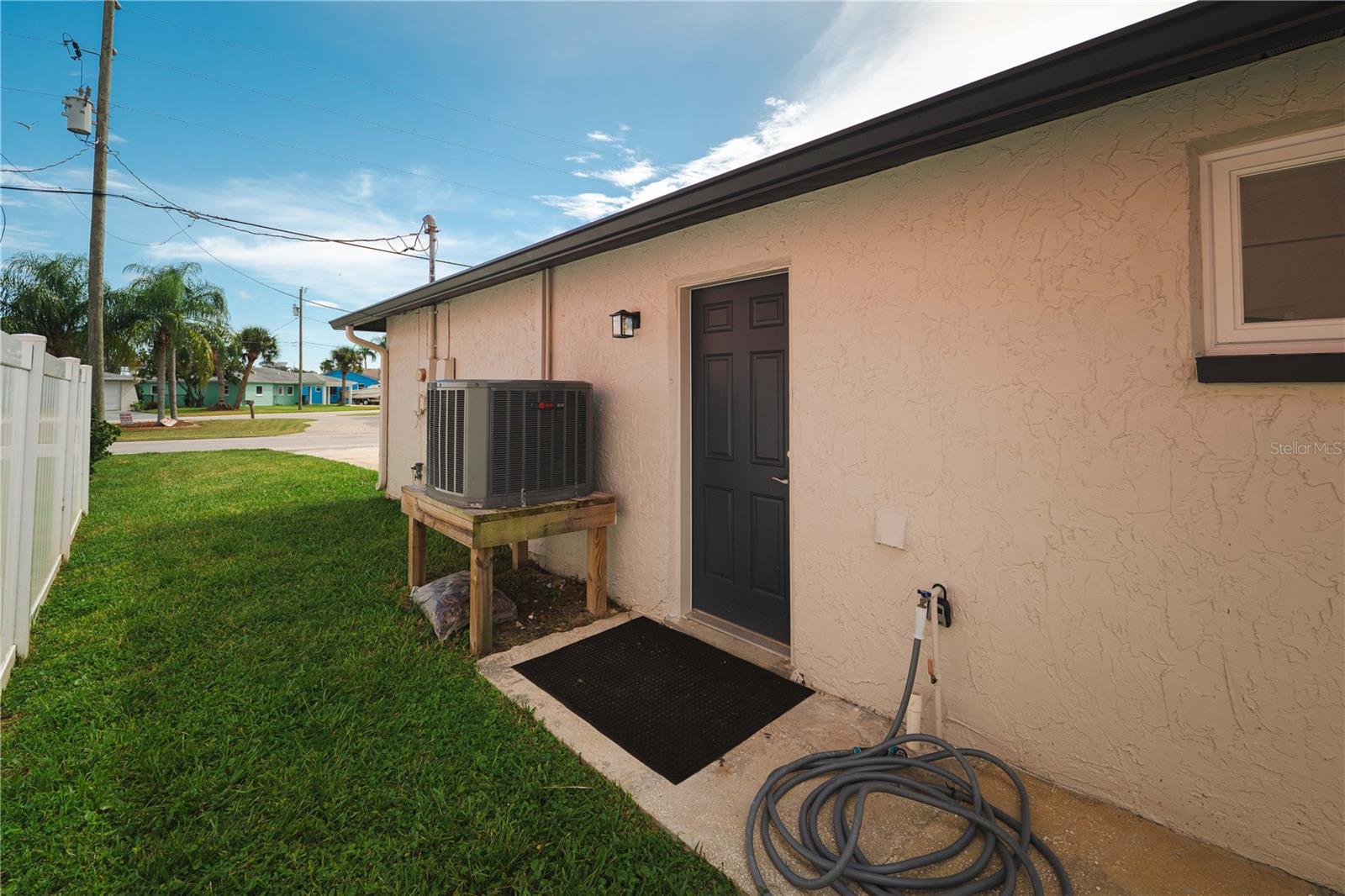 HUDSON BEACH ESTATES - Residential Lease