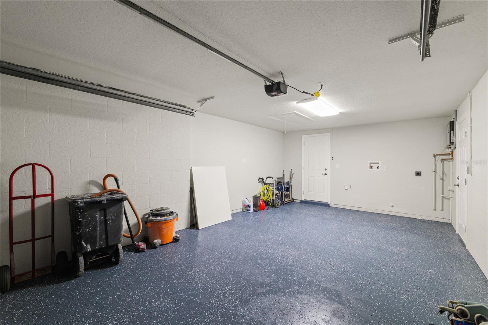 HUDSON BEACH ESTATES - Residential Lease