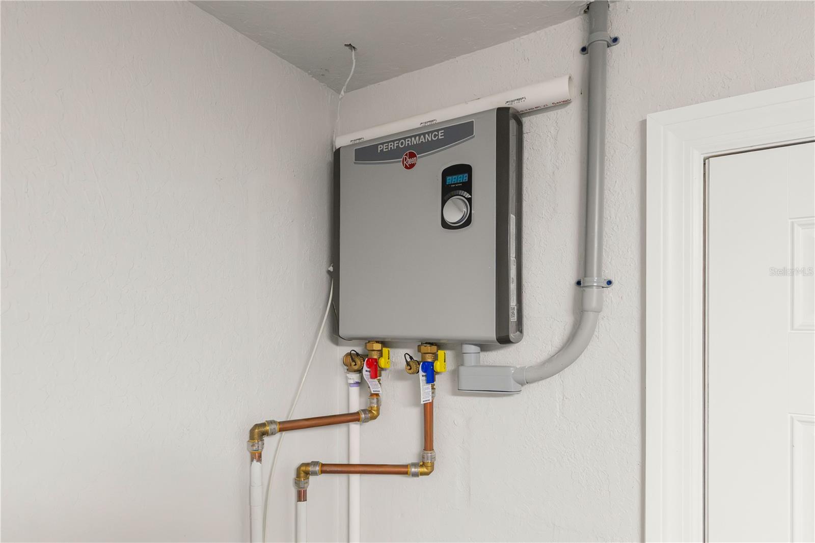 HUDSON BEACH ESTATES - Residential Lease