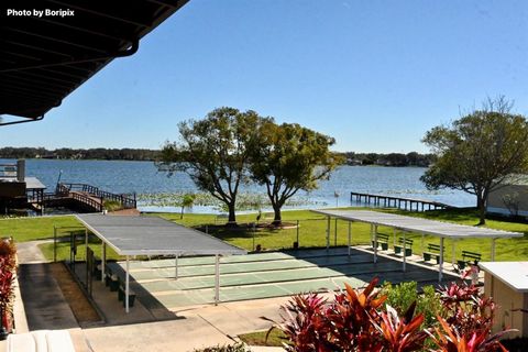 A home in LAKELAND