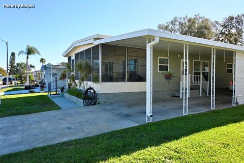 A home in LAKELAND